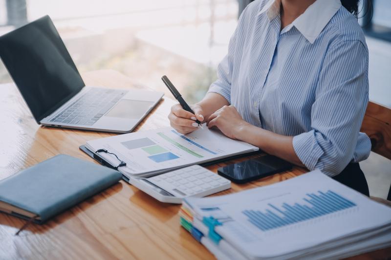 Axis Bank (NSE:AXISBANK) Soars 5% After Earnings Beat; Stock Up 39% in a Year